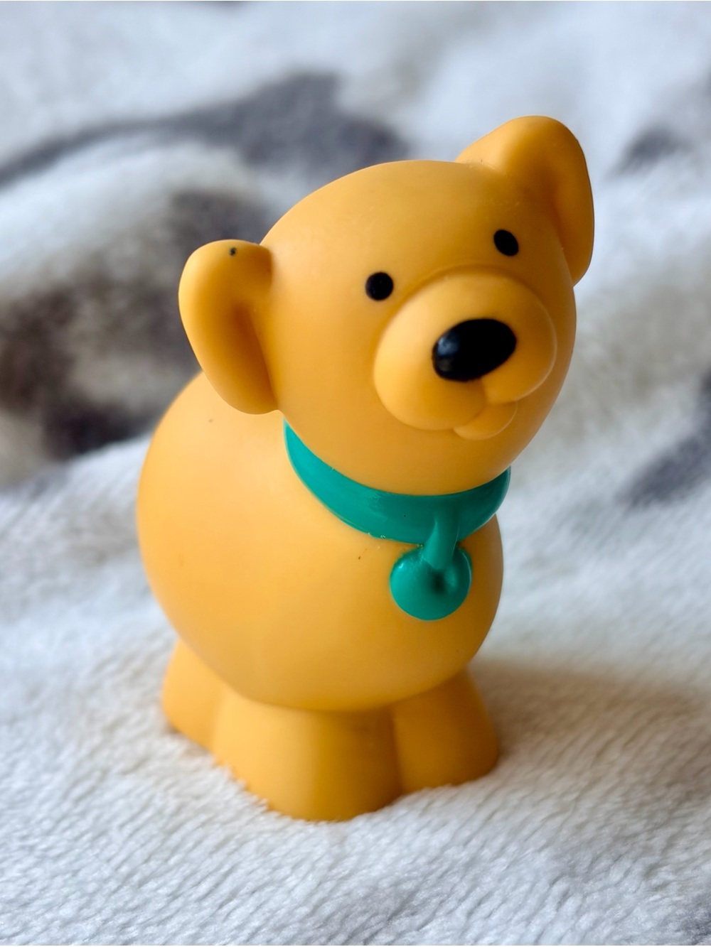 1995 Vintage Fisher-Price Little People Tan Dog figure from the “Chunky” Series.